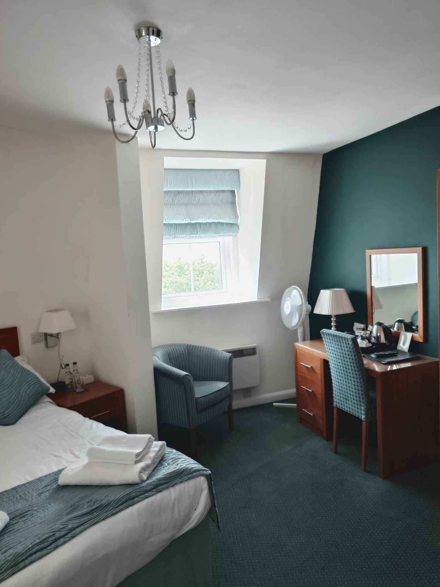 Bed and Breakfast The Woodvale Каус Екстер'єр фото